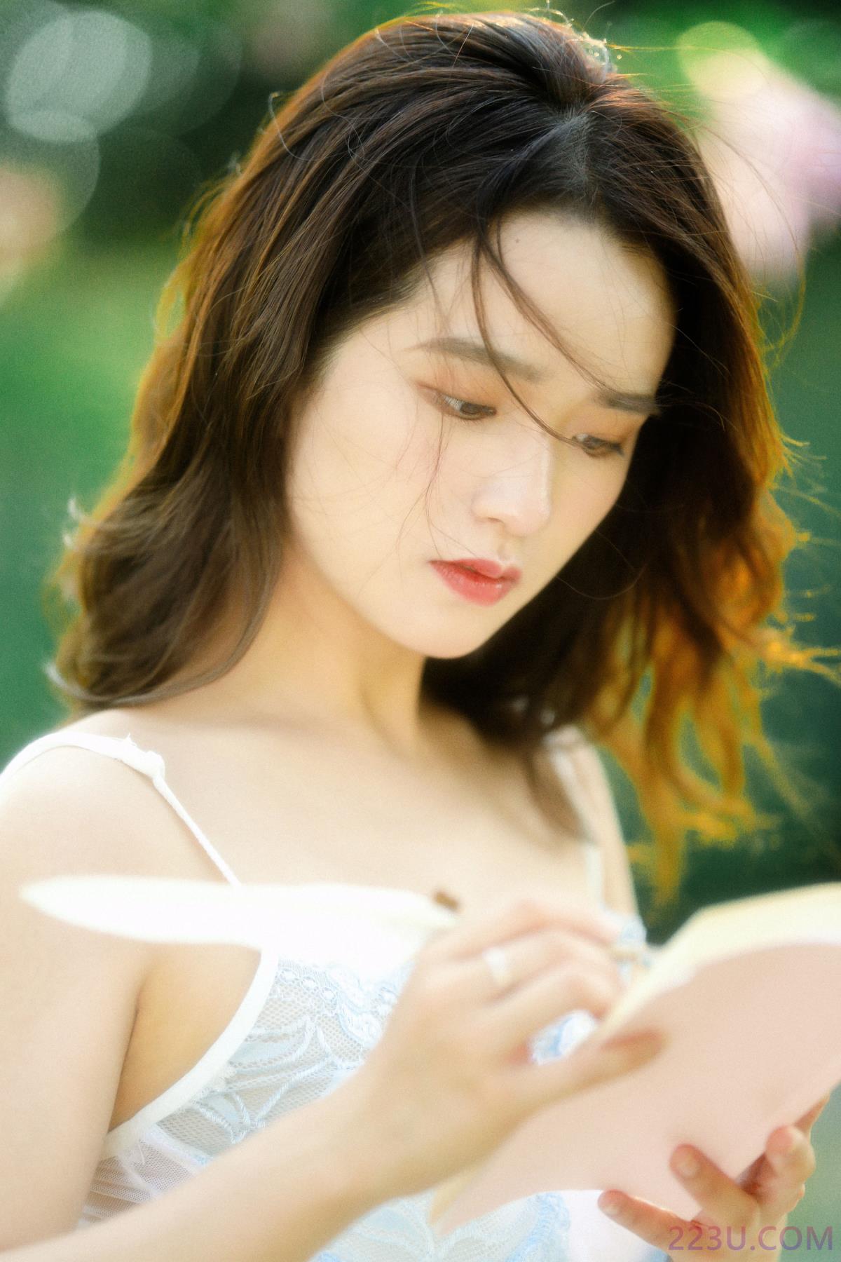 月光女孩 – 18P – 摄影：犯困的可爱哆 – 模特：落落 - 福利组