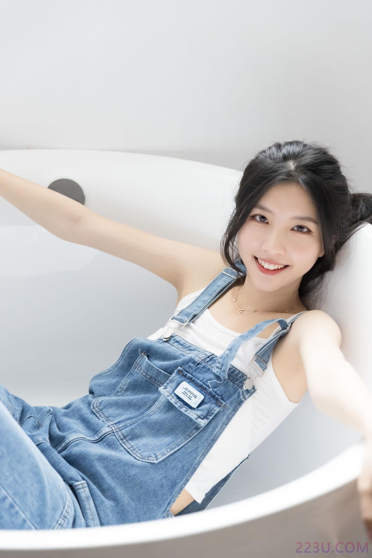 蓝色牛仔裤 – 23P – 摄影：大千Gz – 模特：小铟 - 福利组