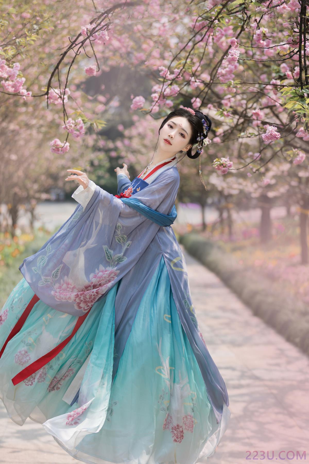 美人如樱 – 18P – 摄影：辜深深 – 模特：青卿 - 福利组