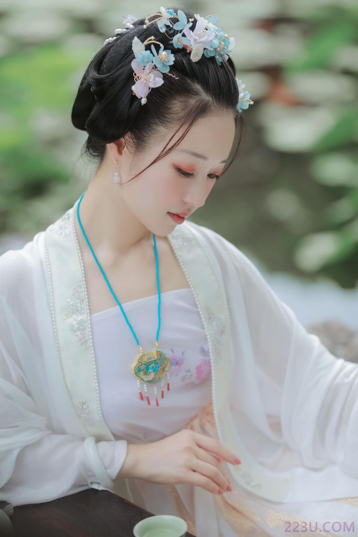 雨霖霖 – 28P – 摄影：子瞬 – 模特：大头小甜甜 - 福利组