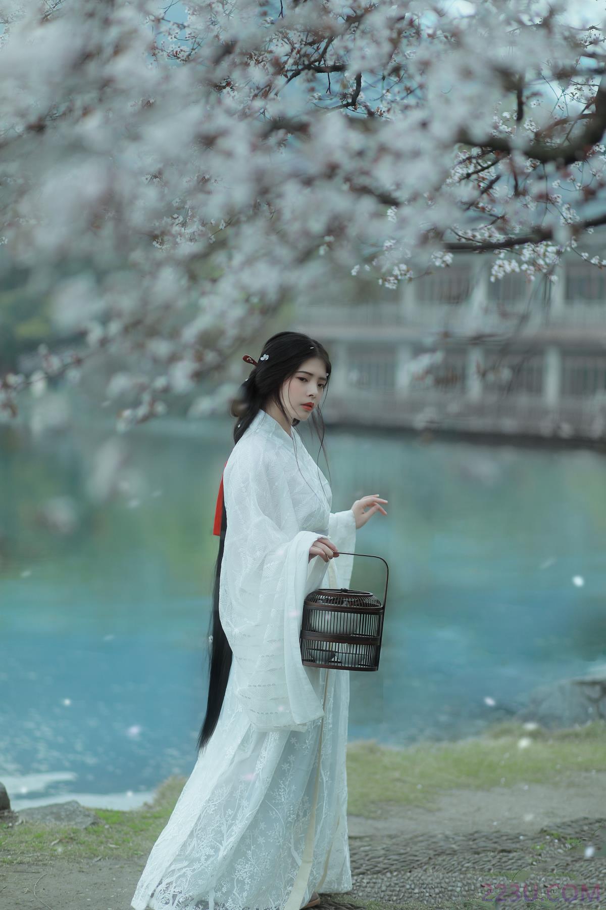 杏花雨 – 19P – 摄影：花间 – 模特：Abbye_e章 - 福利组