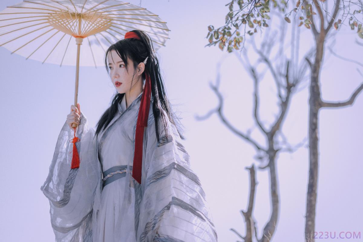 她是一个剑客 – 24P – 摄影：若寒Rock – 模特：许忆 - 福利组