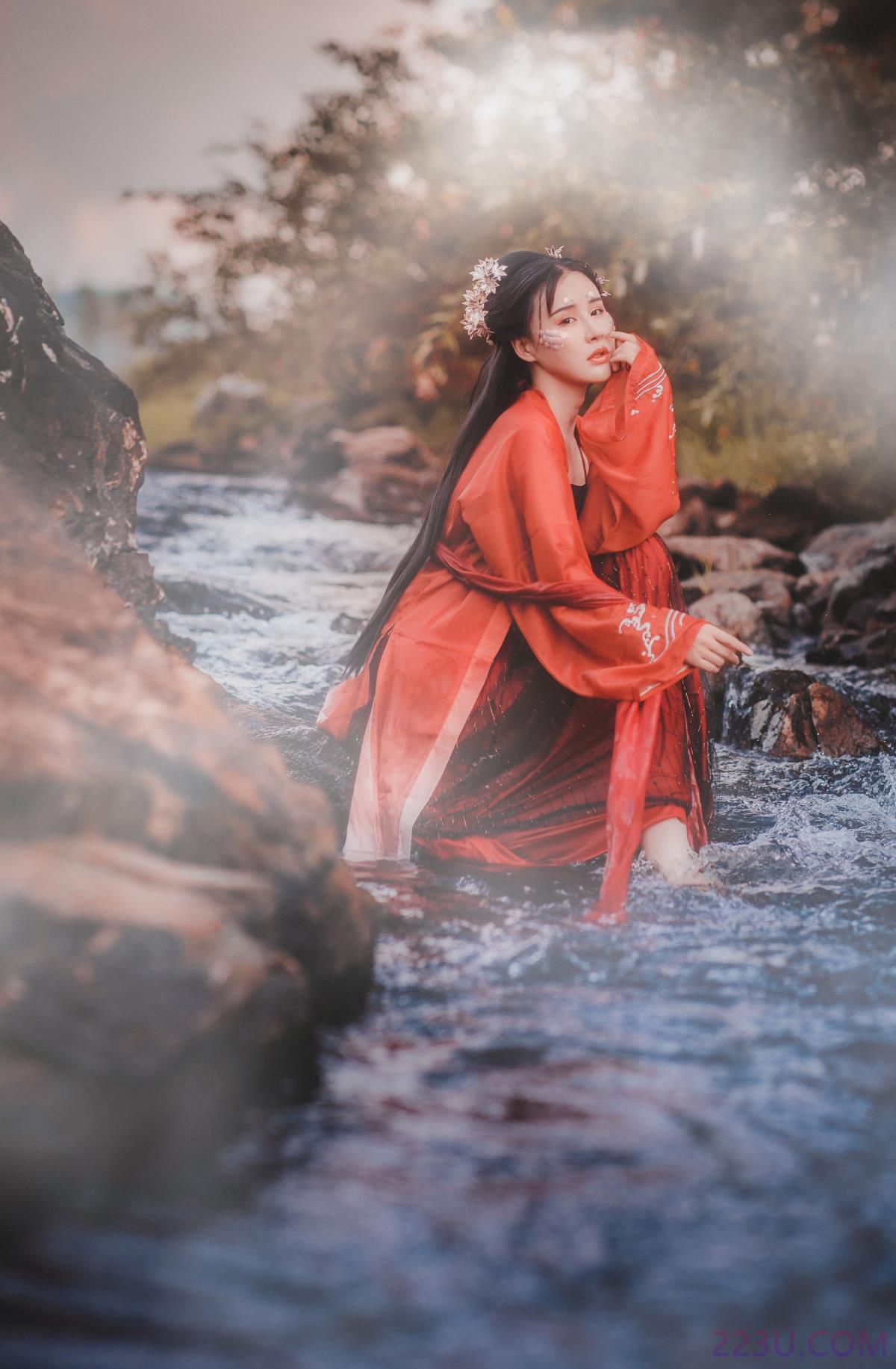 出水芙蓉 – 25P – 摄影：随遇 – 模特：雅熙有婴儿肥 - 福利组