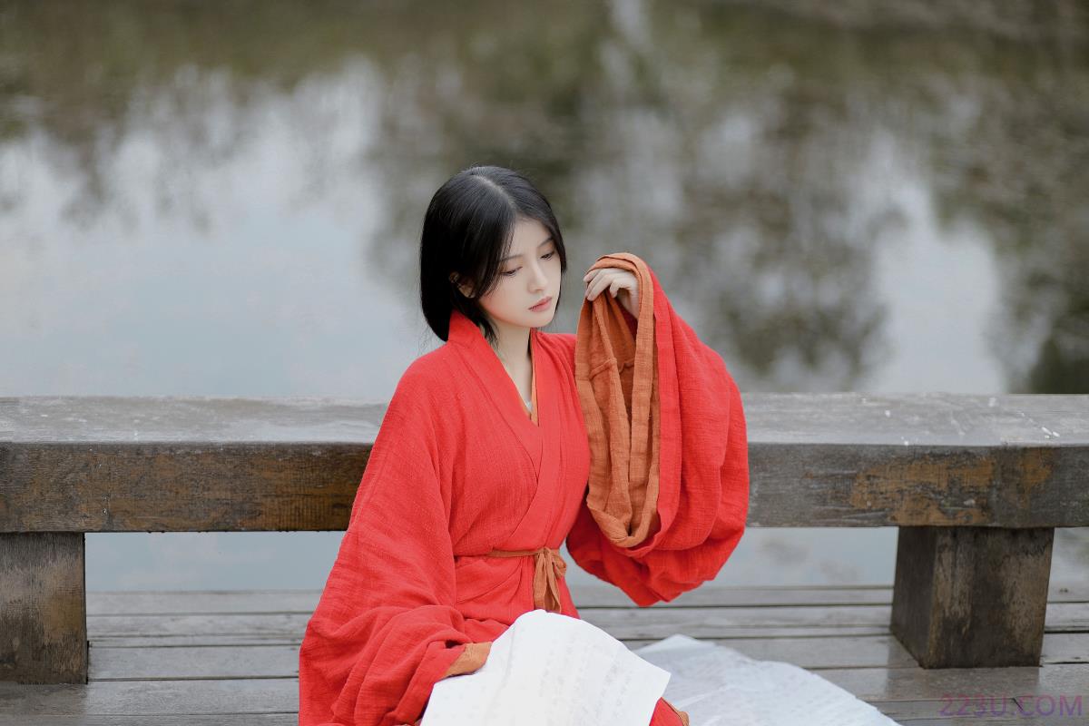 野有蔓草 – 20P – 摄影：六月月月er – 模特：暴走柚子 - 福利组