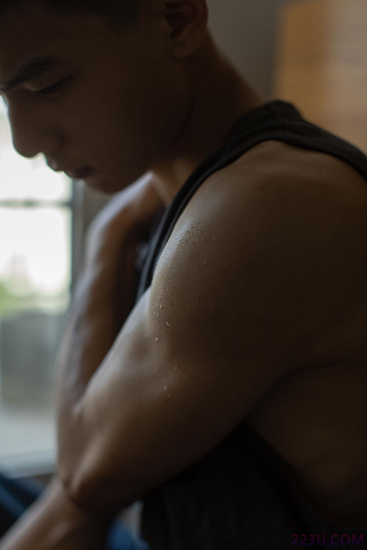 背带裤男孩 – 33P – 摄影：白杨 – 模特：周安 - 福利组