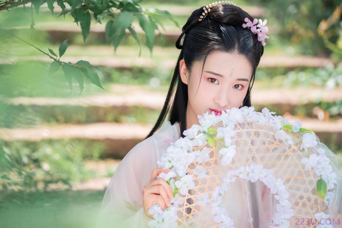 春日游园 – 30P – 摄影：笑格格 – 模特：小雨 - 福利组