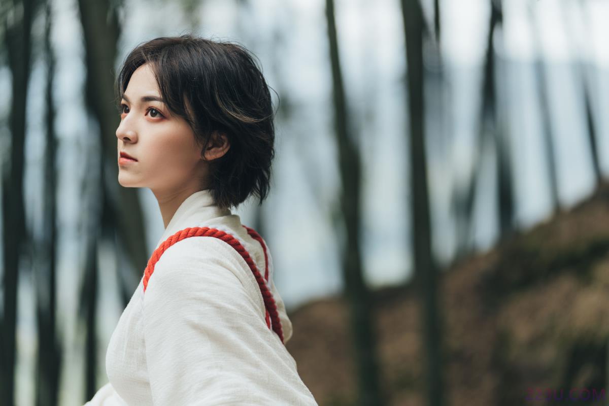 神明少女 – 32P – 摄影：胡渣 – 模特：冯玉憬 - 福利组
