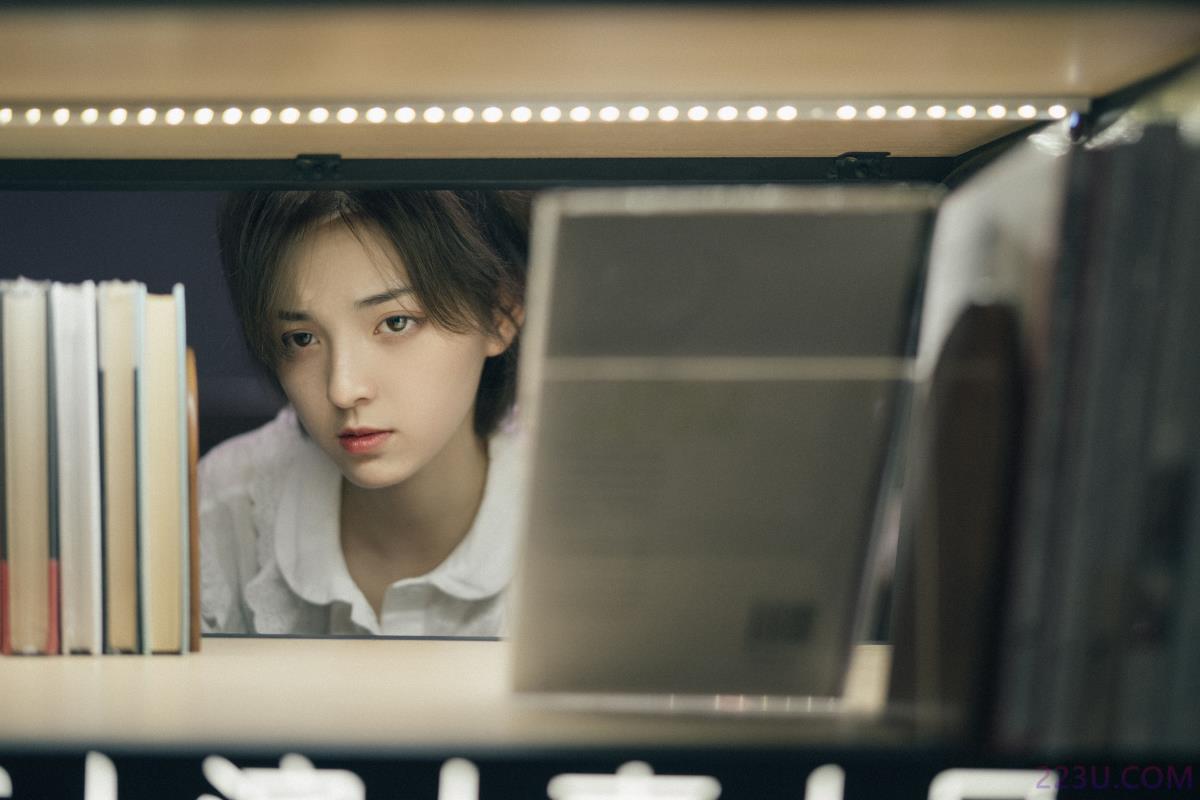你听，是悲伤的声音 – 40P – 摄影：胡渣 – 模特：冯玉憬 - 福利组